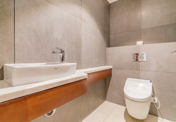 3 Bedroom Serviced Apartment For Rent - Chakto Mukh, Phnom Penh thumbnail