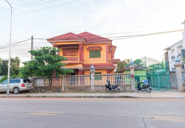 4 Bedroom Villa For Rent in Svay Dangkum, Siem Reap thumbnail