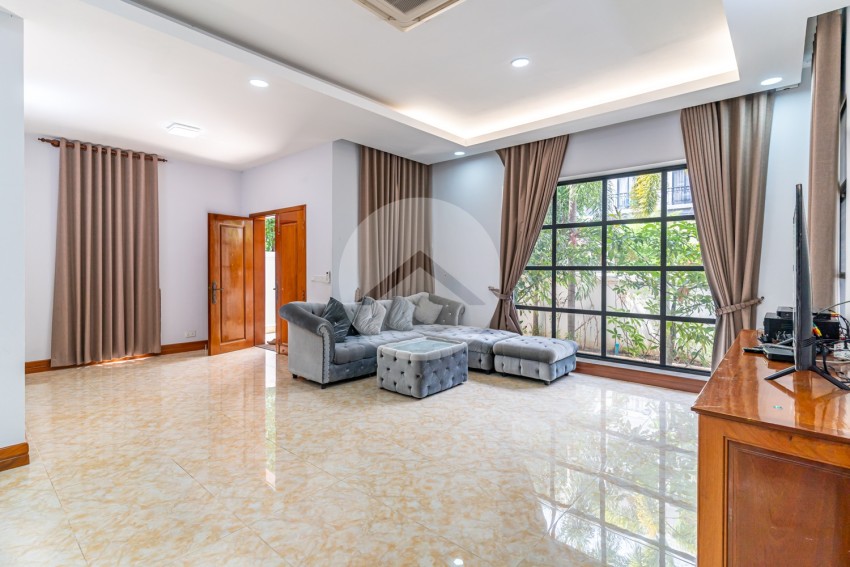 4 Bedroom Villa For Rent - Chak Angrae Kraom, Phnom Penh
