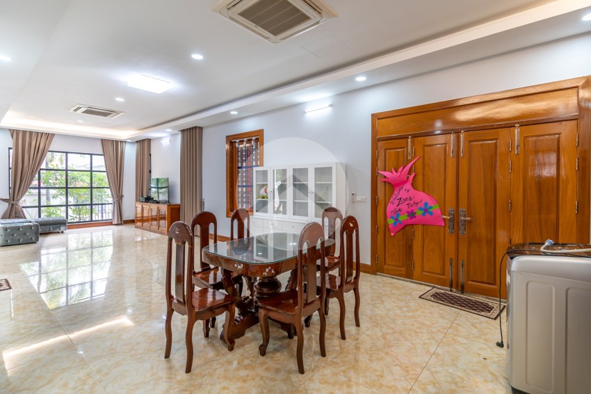 4 Bedroom Villa For Rent - Chak Angrae Kraom, Phnom Penh