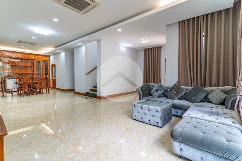 4 Bedroom Villa For Rent - Chak Angrae Kraom, Phnom Penh