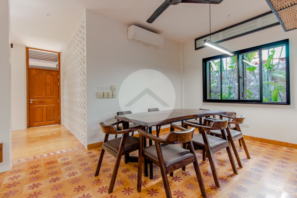 4 Bedroom Wooden Villa For Sale - Wat Damnak, Siem Reap - Image 9