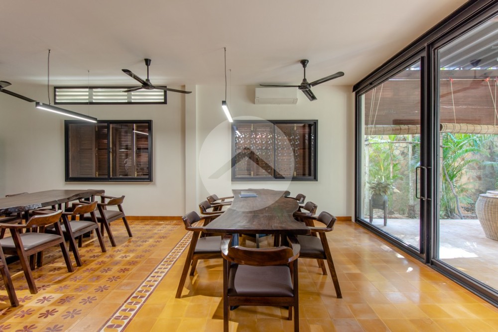 4 Bedroom Wooden Villa For Sale - Wat Damnak, Siem Reap - Image 5