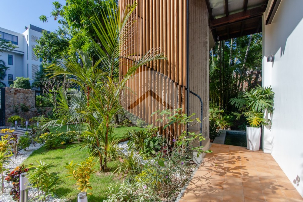 4 Bedroom Wooden Villa For Sale - Wat Damnak, Siem Reap - Image 20