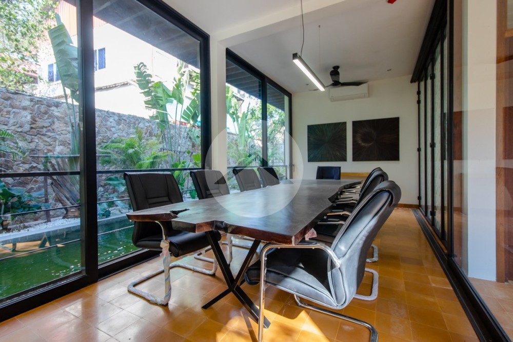 4 Bedroom Wooden Villa For Sale - Wat Damnak, Siem Reap - Image 17