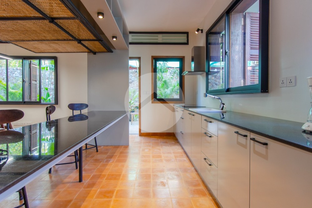 4 Bedroom Wooden Villa For Sale - Wat Damnak, Siem Reap - Image 12