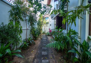 4 Bedroom Wooden Villa For Sale - Wat Damnak, Siem Reap thumbnail