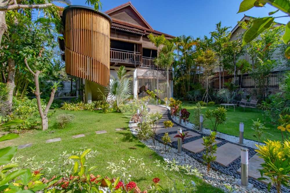 4 Bedroom Wooden Villa For Sale - Wat Damnak, Siem Reap - Image 2