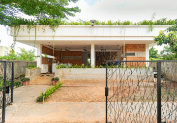 6-Unit Apartment Building for Rent – Svay Dangkum, Siem Reap