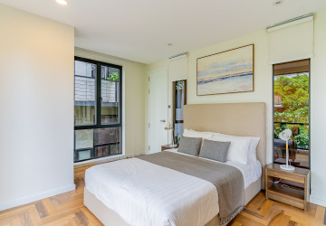 2 Bedroom Condo For Rent - Tonle Bassac, Phnom Penh thumbnail