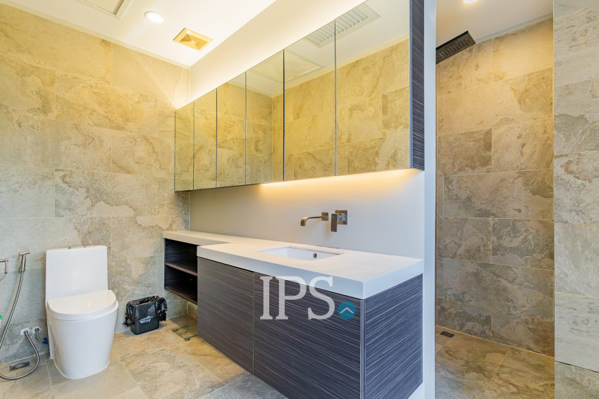 2 Bedroom Condo For Rent - Tonle Bassac, Phnom Penh