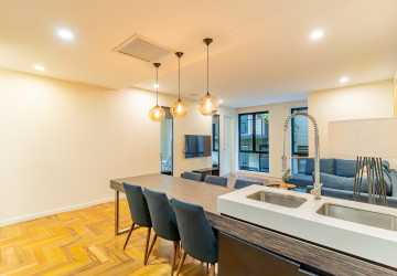 2 Bedroom Condo For Rent - Tonle Bassac, Phnom Penh thumbnail