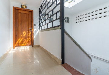 Renovated 1 Bedroom Apartment  For Rent - Phsar Chas, Phnom Penh thumbnail