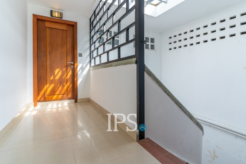 Renovated 1 Bedroom Apartment  For Rent - Phsar Chas, Phnom Penh