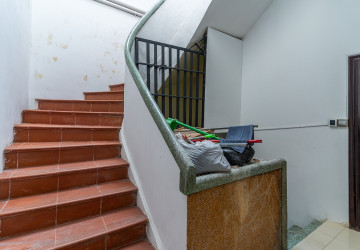Renovated 1 Bedroom Apartment  For Rent - Phsar Chas, Phnom Penh thumbnail