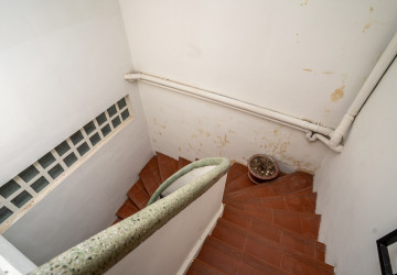 Renovated 1 Bedroom Apartment  For Rent - Phsar Chas, Phnom Penh thumbnail