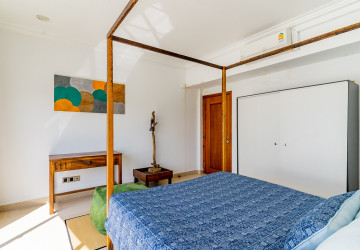 Renovated 1 Bedroom Apartment  For Rent - Phsar Chas, Phnom Penh thumbnail