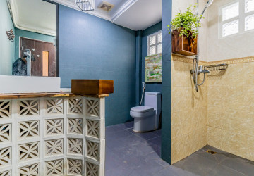 Renovated 1 Bedroom Apartment  For Rent - Phsar Chas, Phnom Penh thumbnail