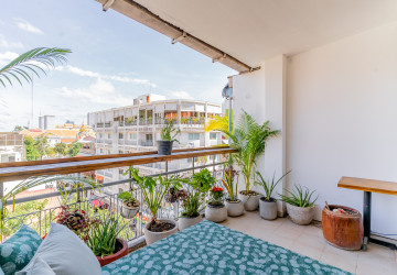 Renovated 1 Bedroom Apartment  For Rent - Phsar Chas, Phnom Penh thumbnail