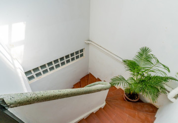 Renovated 1 Bedroom Apartment  For Rent - Phsar Chas, Phnom Penh thumbnail