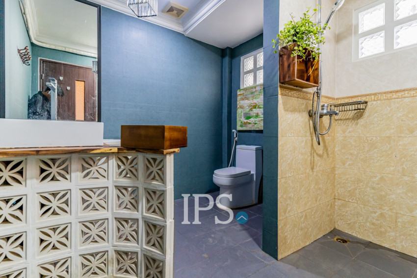 Renovated 1 Bedroom Apartment For Rent - Phsar Chas, Phnom Penh