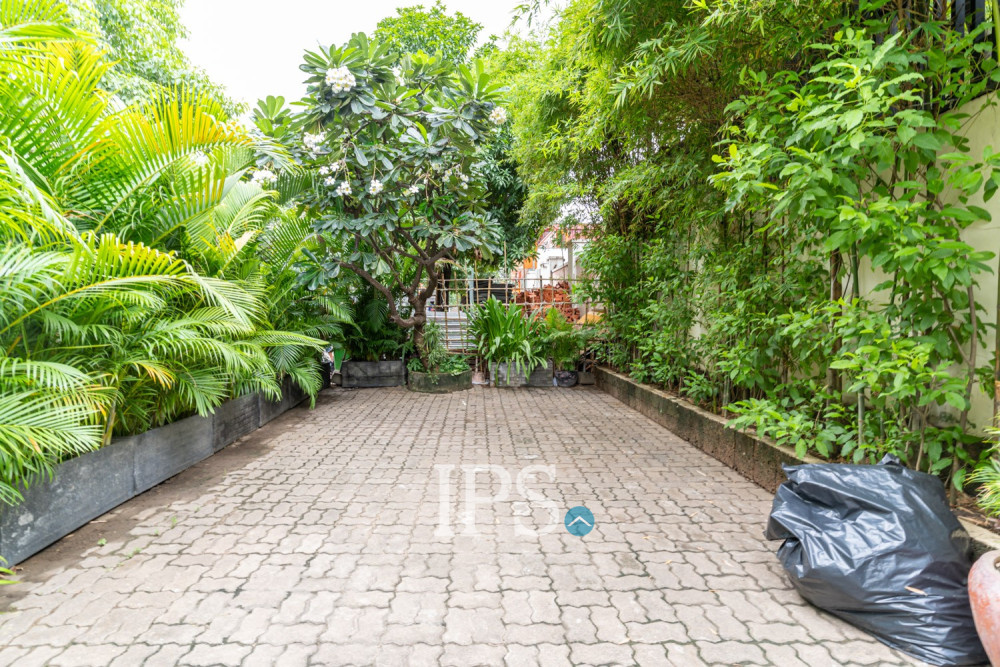 Renovated 3 Bedroom Apartment For Rent - Srah Chork , Phnom Penh - Image 39