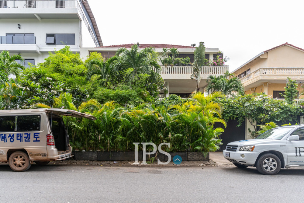Renovated 3 Bedroom Apartment For Rent - Srah Chork , Phnom Penh - Image 40