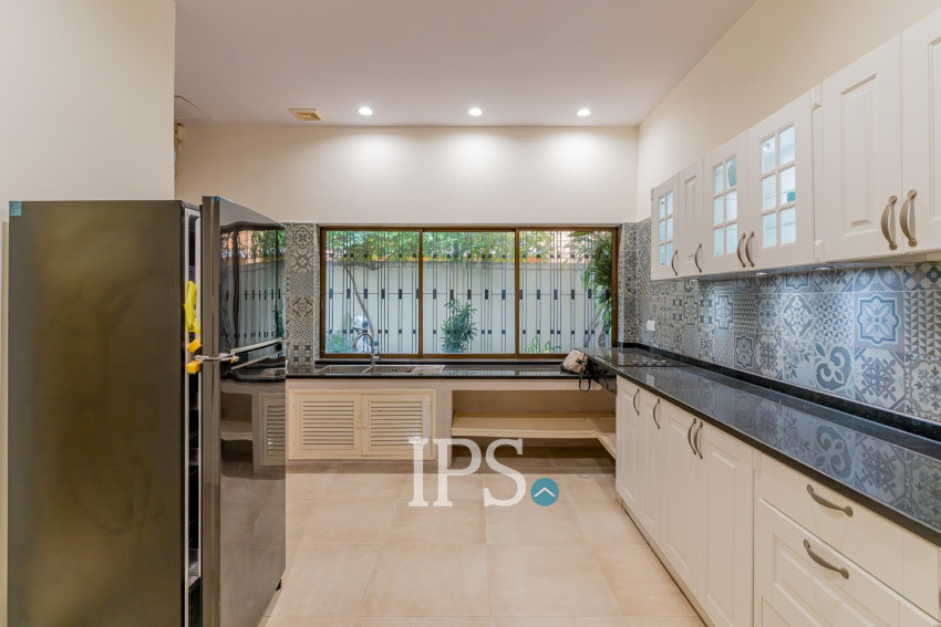 Renovated 3 Bedroom Apartment For Rent - Srah Chork , Phnom Penh