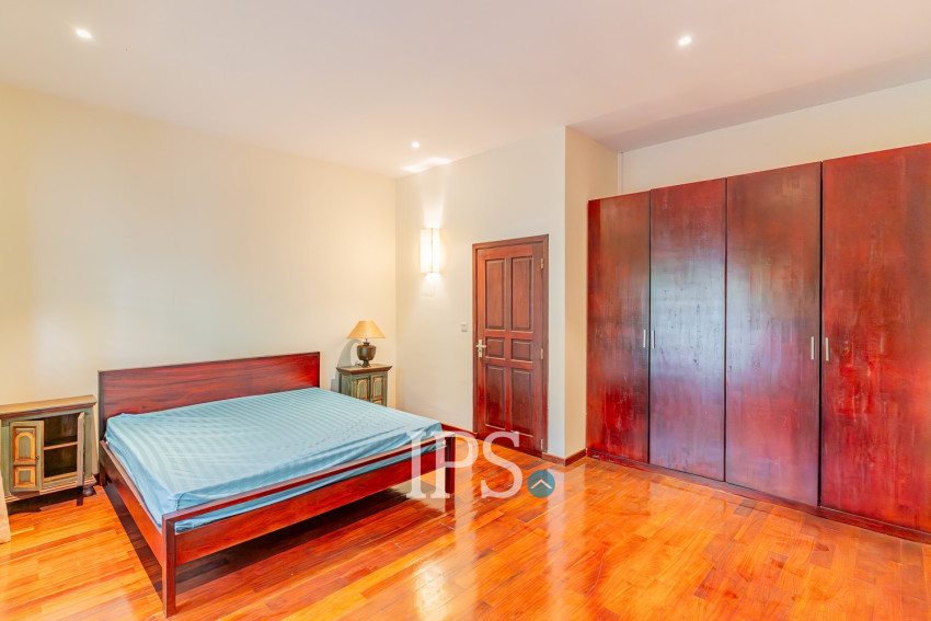 Renovated 3 Bedroom Apartment For Rent - Srah Chork , Phnom Penh