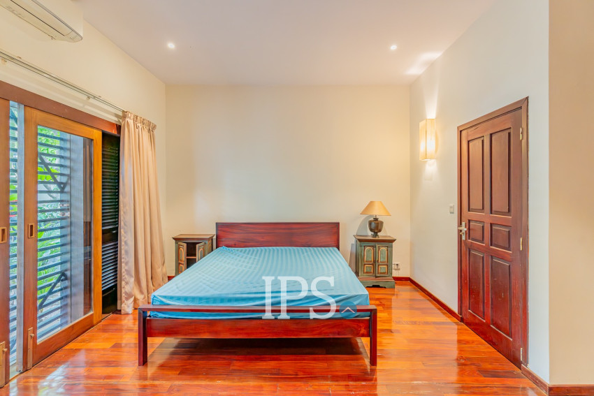 Renovated 3 Bedroom Apartment For Rent - Srah Chork , Phnom Penh