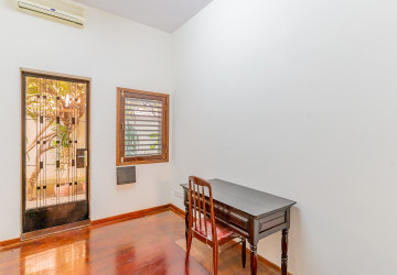 Renovated 3 Bedroom Apartment For Rent - Srah Chork , Phnom Penh thumbnail