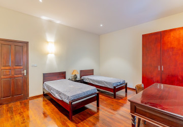 Renovated 3 Bedroom Apartment For Rent - Srah Chork , Phnom Penh thumbnail