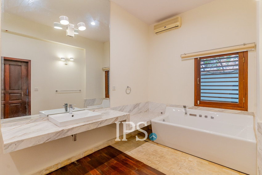 Renovated 3 Bedroom Apartment For Rent - Srah Chork , Phnom Penh