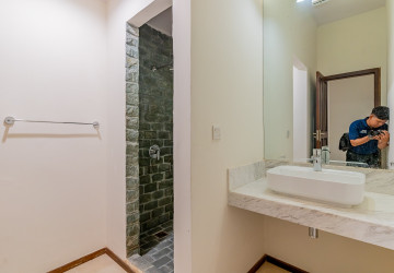 Renovated 3 Bedroom Apartment For Rent - Srah Chork , Phnom Penh thumbnail