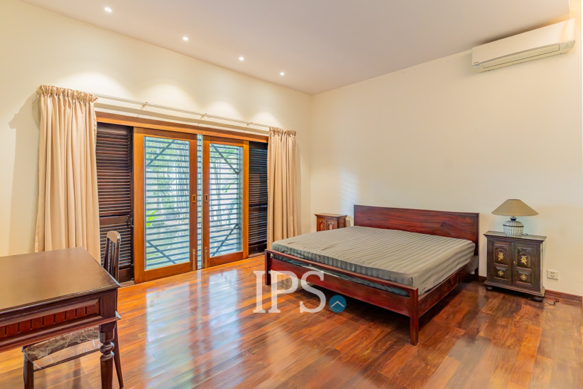 Renovated 3 Bedroom Apartment For Rent - Srah Chork , Phnom Penh