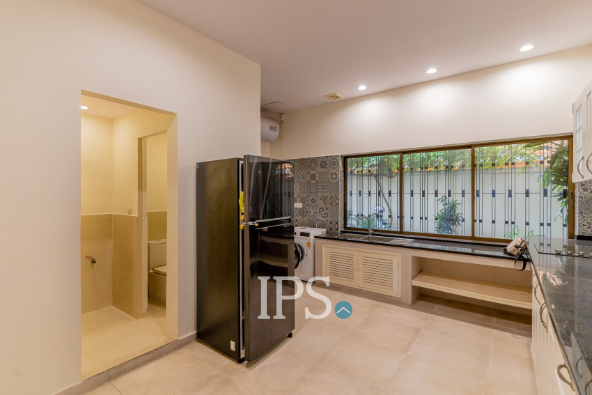 Renovated 3 Bedroom Apartment For Rent - Srah Chork , Phnom Penh