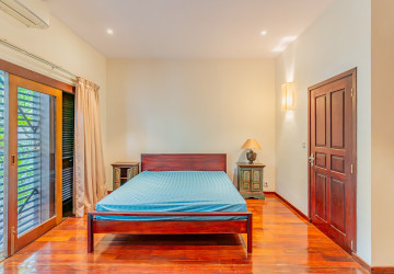 Renovated 3 Bedroom Apartment For Rent - Srah Chork , Phnom Penh thumbnail