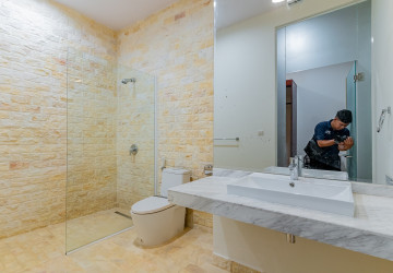 Renovated 3 Bedroom Apartment For Rent - Srah Chork , Phnom Penh thumbnail