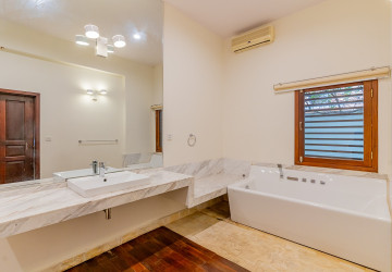 Renovated 3 Bedroom Apartment For Rent - Srah Chork , Phnom Penh thumbnail