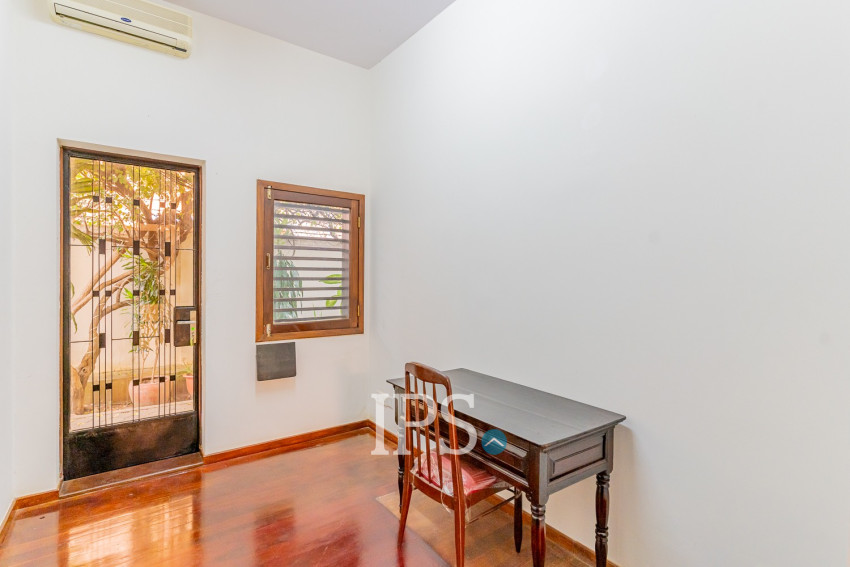 Renovated 3 Bedroom Apartment For Rent - Srah Chork , Phnom Penh