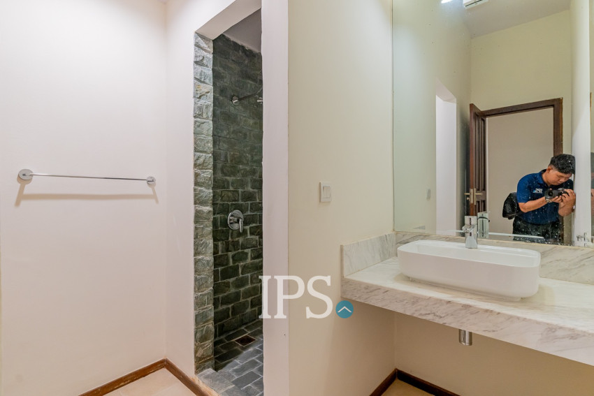 Renovated 3 Bedroom Apartment For Rent - Srah Chork , Phnom Penh