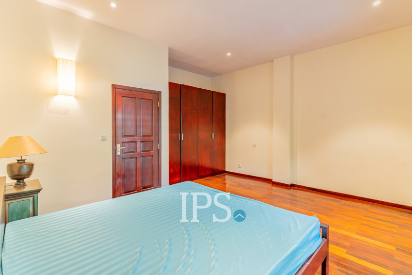 Renovated 3 Bedroom Apartment For Rent - Srah Chork , Phnom Penh