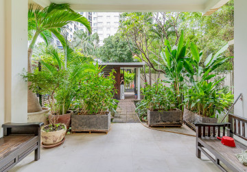 Renovated 3 Bedroom Apartment For Rent - Srah Chork , Phnom Penh thumbnail