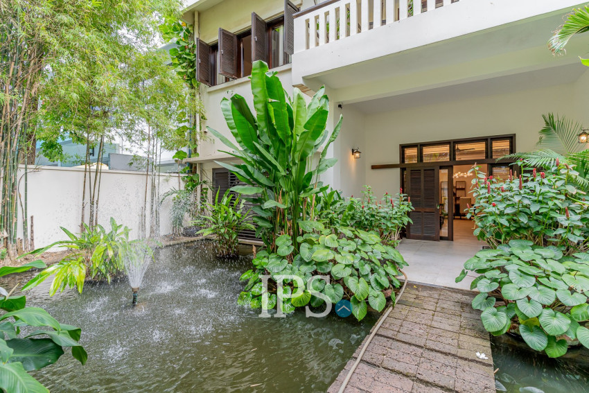 Renovated 3 Bedroom Apartment For Rent - Srah Chork , Phnom Penh