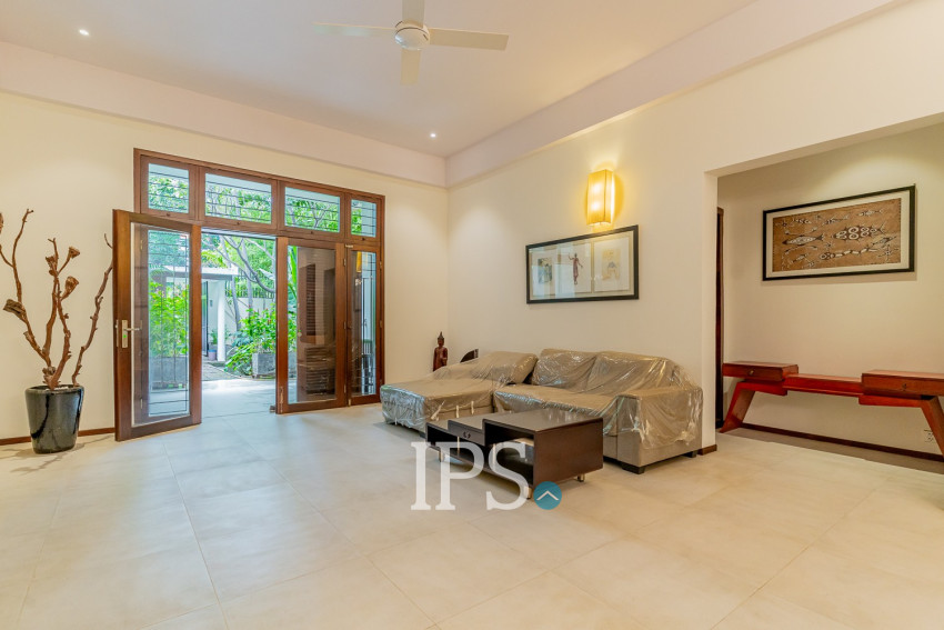 Renovated 3 Bedroom Apartment For Rent - Srah Chork , Phnom Penh