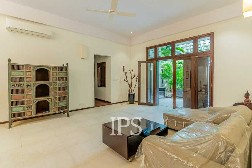 Renovated 3 Bedroom Apartment For Rent - Srah Chork , Phnom Penh