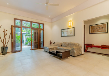 Renovated 3 Bedroom Apartment For Rent - Srah Chork , Phnom Penh thumbnail