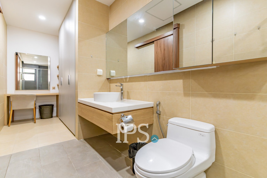 3 Bedroom Serviced Apartment For Rent - Tonle Bassac, Phnom Penh