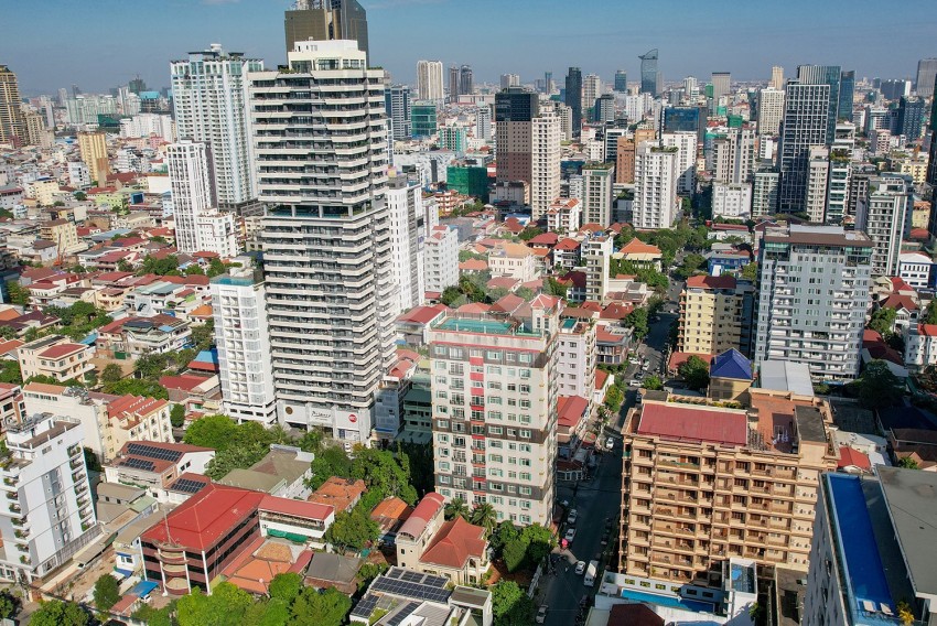 9th Floor 1 Bedroom Apartment  For Sale - Gold 1, BKK1, Phnom Penh