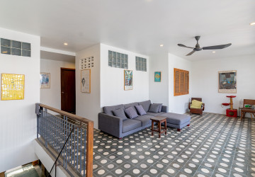 Renovated 3 Bedroom Apartment For Rent - Chakto Mukh, Phnom Penh thumbnail